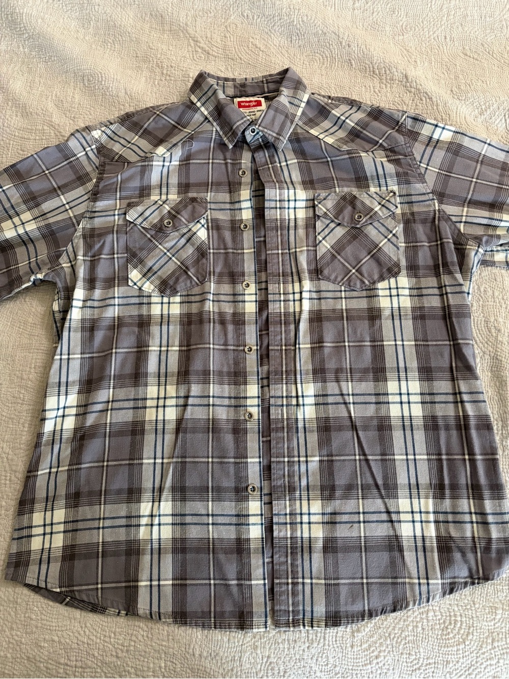 Wrangler Men's Gray Plaid Button-Up Shirt men’s large